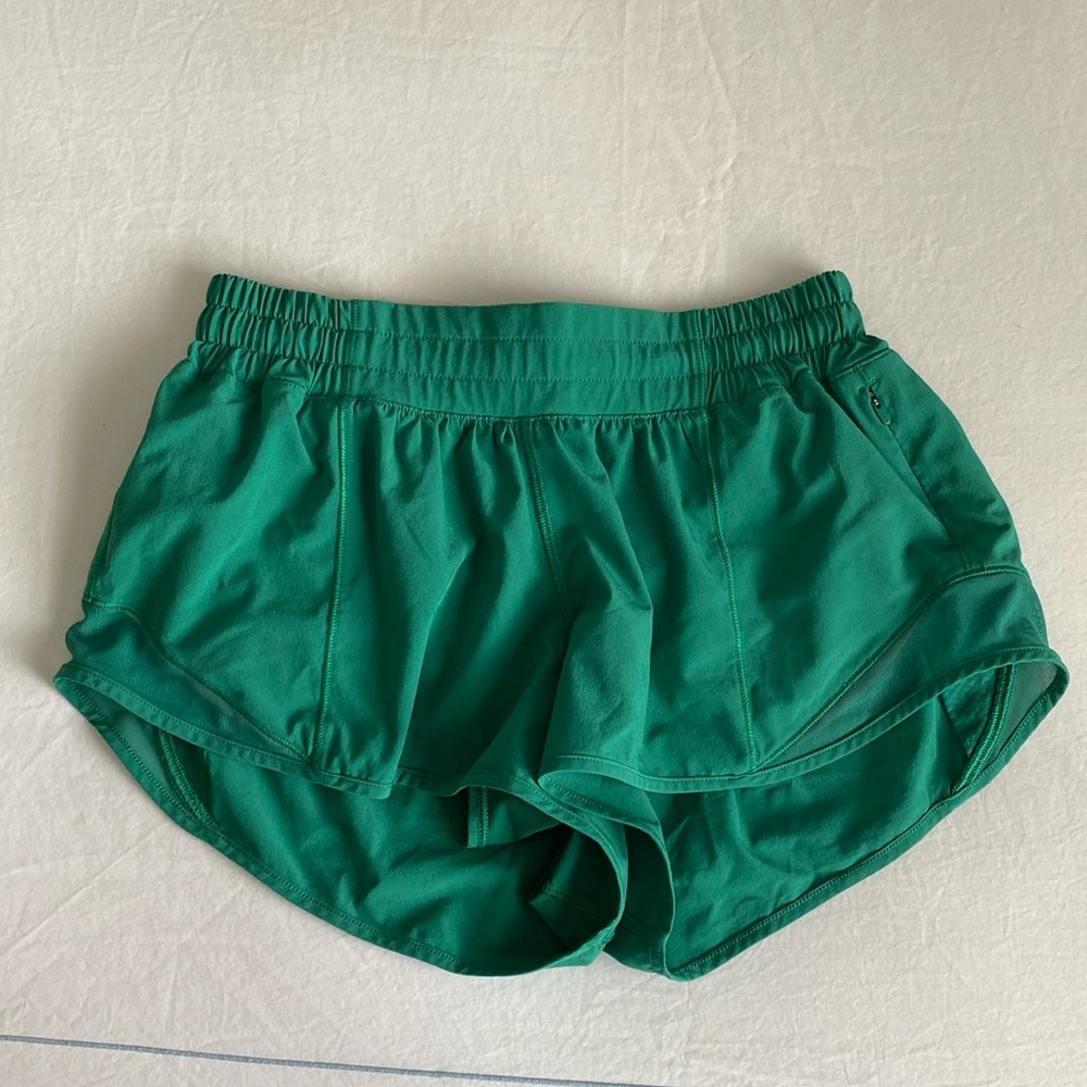 Lululemon Hotty Hot Low-Rise Lined Short 2.5”